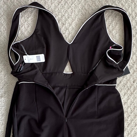 Bebe Knit Crepe Front Cutout Jumpsuit Black/White M Edgy Sexy Date Night Party - Picture 10 of 16